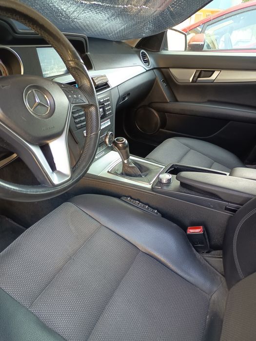 -OPORTUNIDADE- Mercedes-Benz C200 CDI Avantgarde com reboque