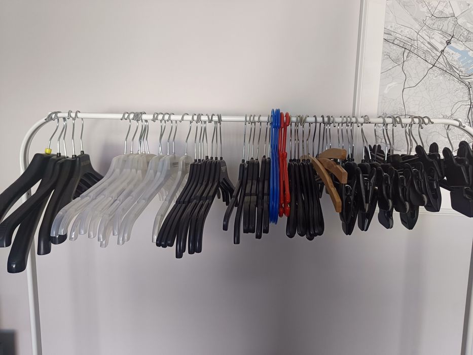 Zestaw wieszaków ok. 80 sztuk