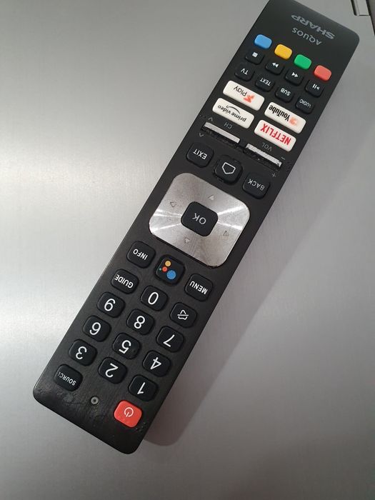 Pilot Sharp do telewizora AQUOS z mikrofonem