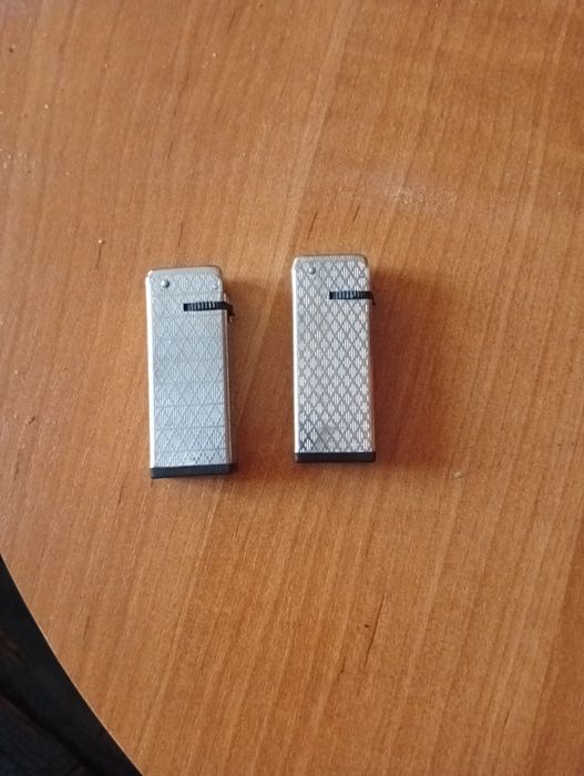 Dwie stylowe zapalniczki