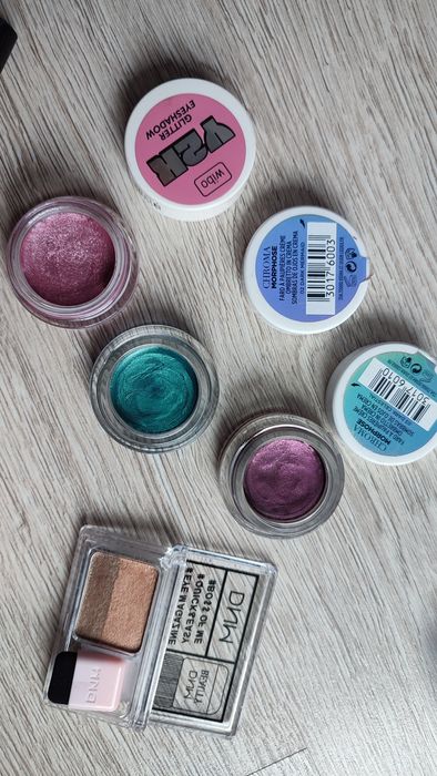 Zestaw kosmetyków do makijażu cienie Loreal Chroma Wibo Bell  6 sztuk