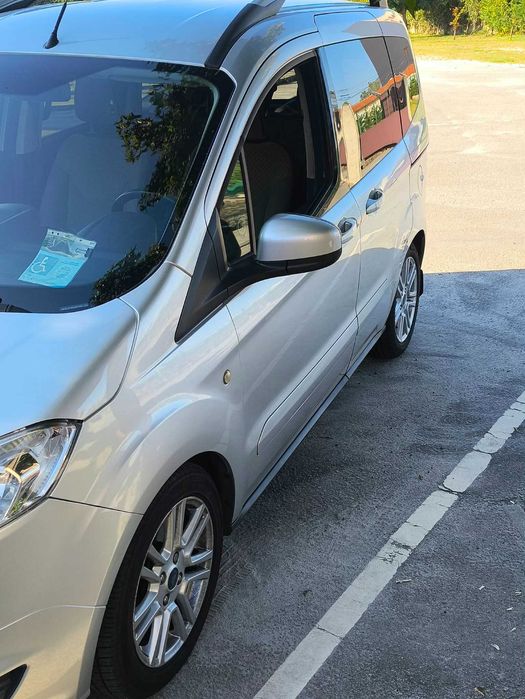 Carrinha Ford Tourneo Courier 1.0 EcoBoost Titanium