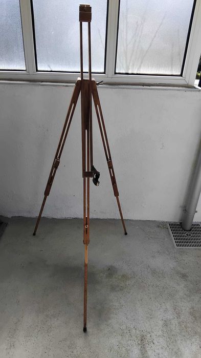 Um cavaleta para pintura de arte
