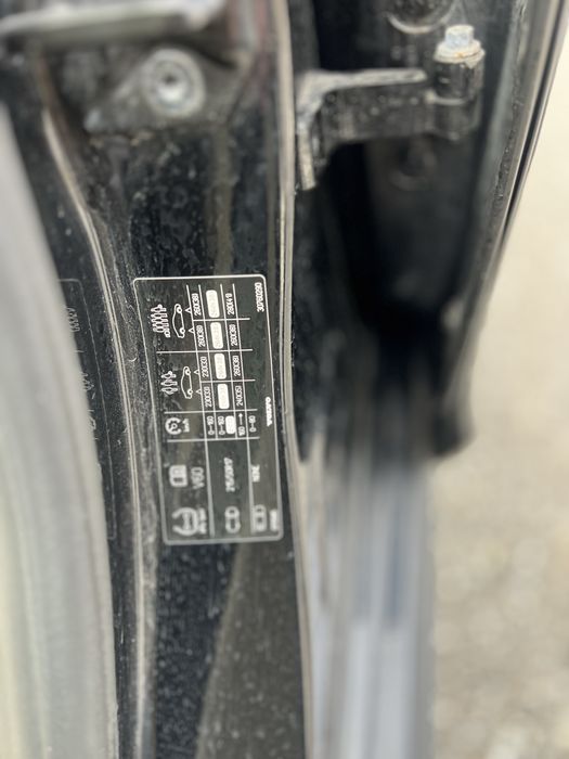 Автомобіль Volvo V60