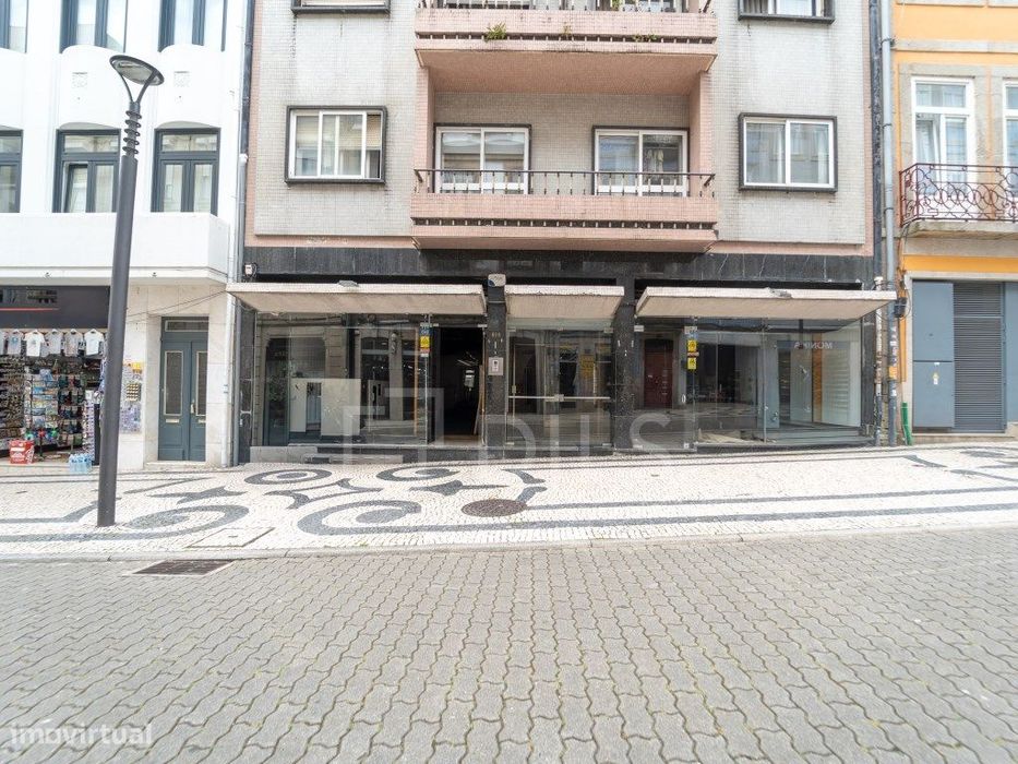 Loja para arrendar na Rua de Santa Catarina, no Porto