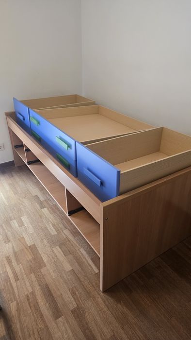 Cama dupla de  solteiro