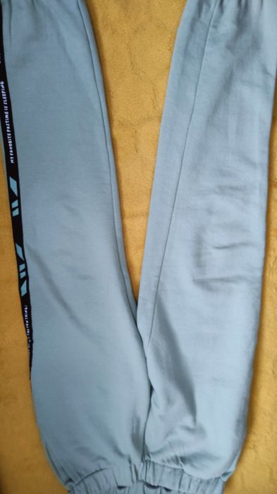 Dres nowy Reporter Yang 146
