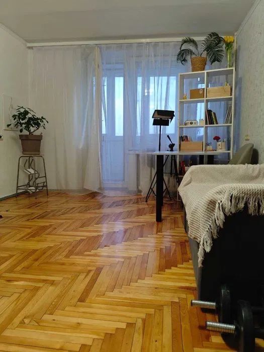 Продам  1 ком .кв Правый берег