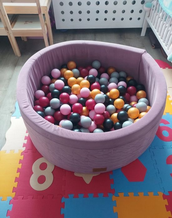 Basen z kulkami serca