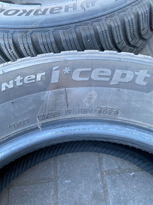 Продам зимнюю резину Hankook Winter IceptRS3 215 65 R16