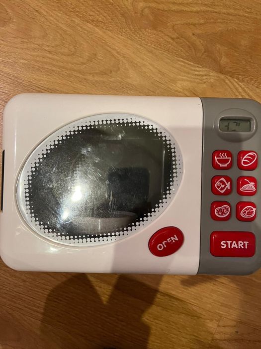 Máquina de lavar a roupa e microondas de brincar