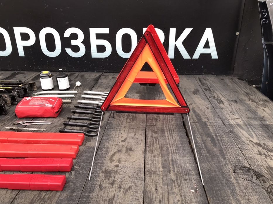 Домкрат балонний ключ Passat B6  буксировочний крюк знак Пассат Б6