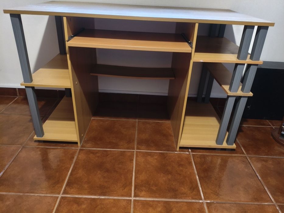 Secretária usada em bom estado