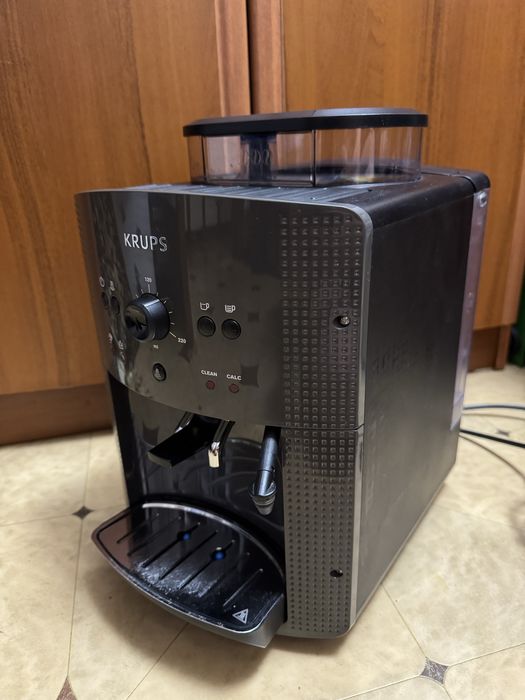Кавомашина кавоварка автоматична зернова Krups EA810B