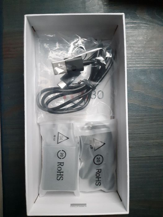 Telemóvel TLC 30 NOVO + capa preta