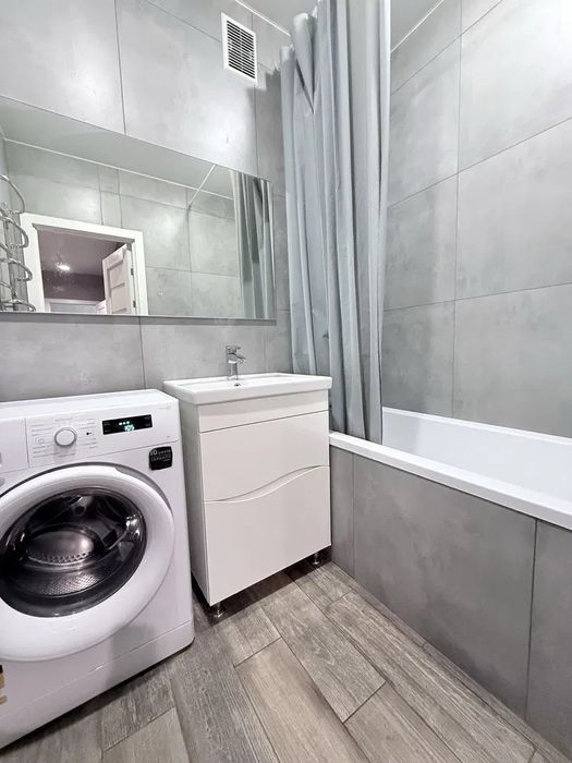 Продам 2к  ЖК Полісся 1