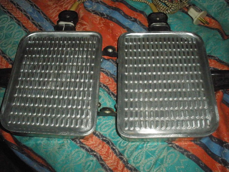 Электровафельница Ласунка ЭВ 1,0/220 в. в отличном состоянии,СССР.