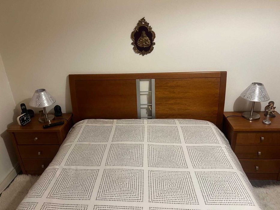 Mobilia de quarto em muito bom estado