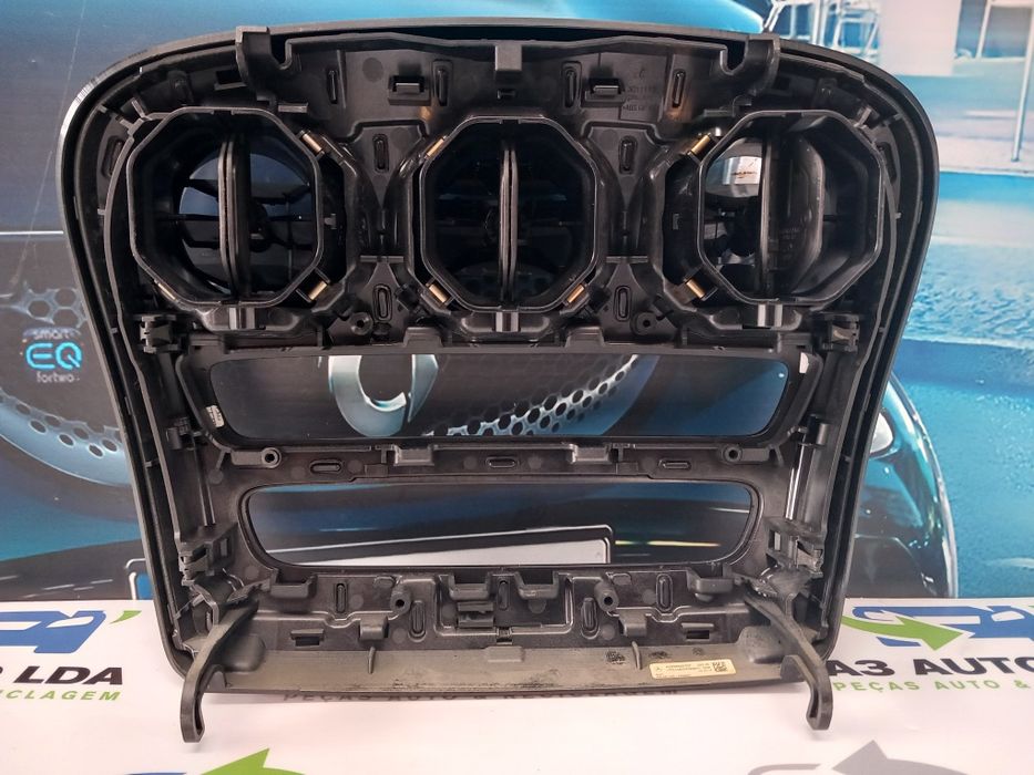 Moldura consola comporta central sofagem rádio Mercedes Classe C W205