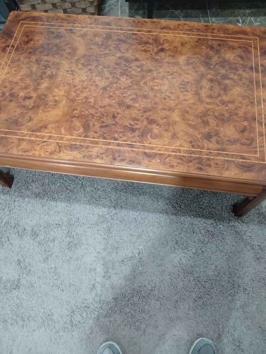 Mesa de sala em madeira