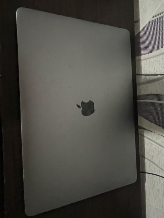 MacBook Pro 15” 2017 / i7 2.8GHz / 16GB RAM / Radeon Pro 560 / гарний стан