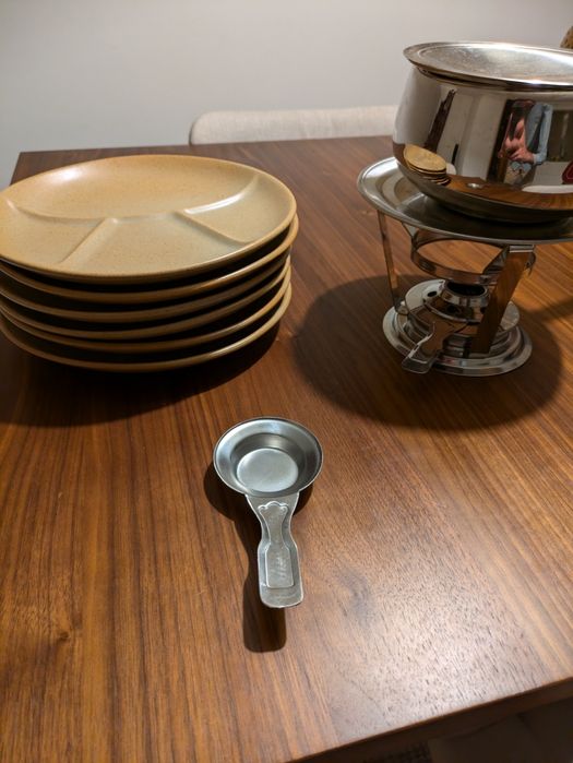 Fondue Set with 6 Dishes64584967710850123