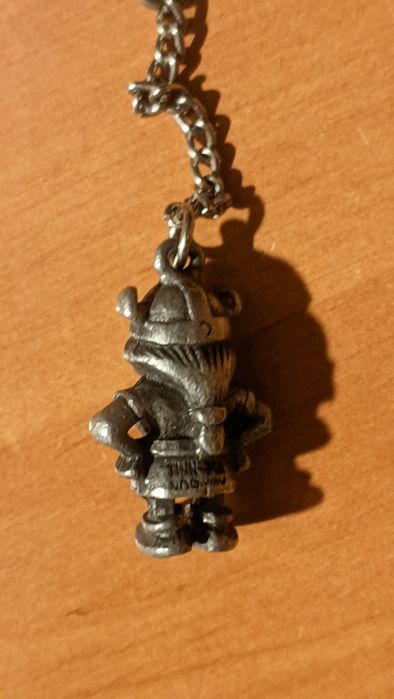Продам кулон(брелок)-норвежская женщина-викинг,оловянный.
