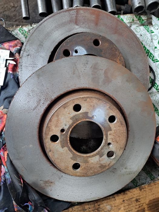 Toyota Avensis диски гальмівні