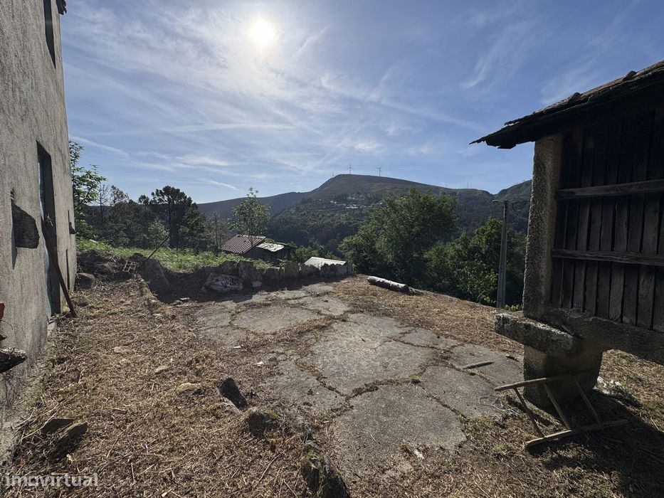 Venda de moradia e terreno no Candal, Serra da Arada