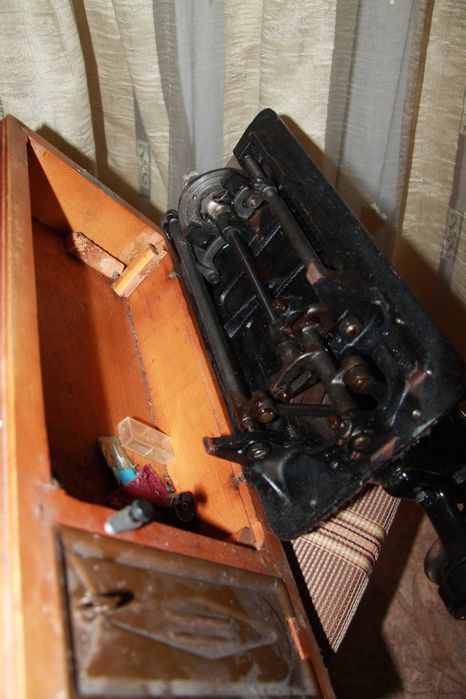 Семейная швейная машинка ПМЗ класса 1-М