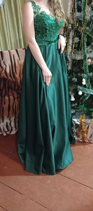 Смарагдова вечірня сукня