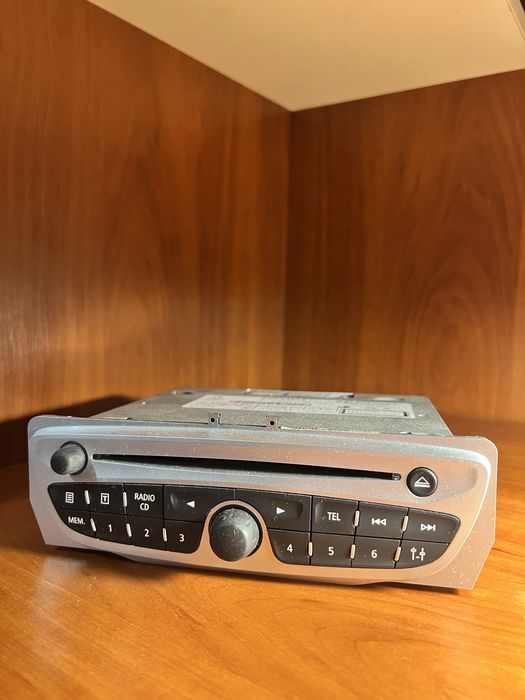 Штатний магнітофон на Renault Megane 3