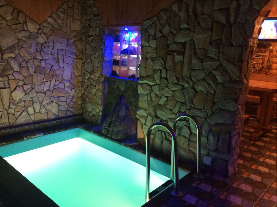 Баня на дровах + басейн +закрита територія