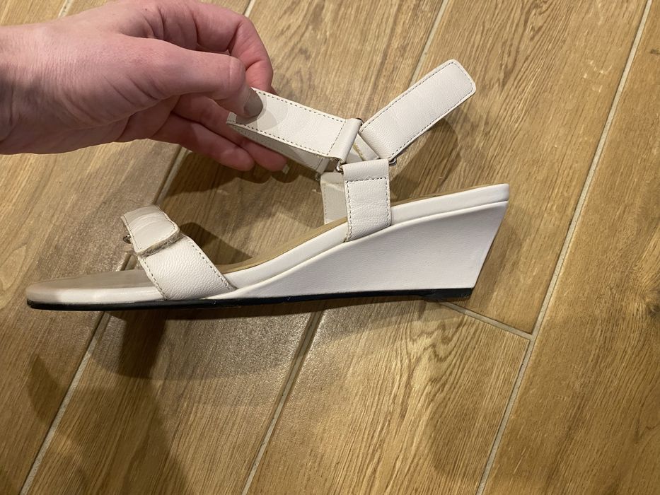 Skorzane sandaly vagabond biale skora 37