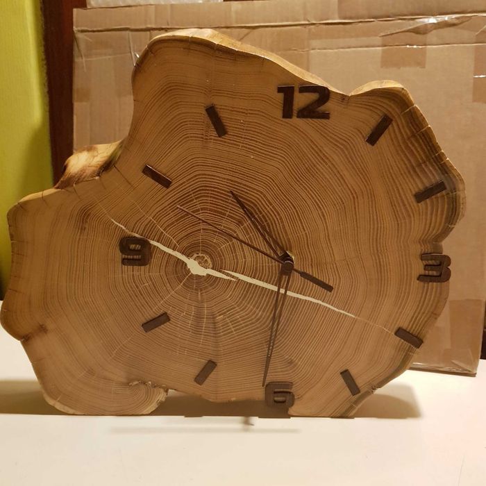 Piękny, Solidny zegar z plastra akacji. Bardzo cichy mechanizm