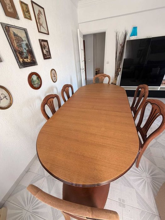Mesa de Sala com 6 Cadeiras – 100€