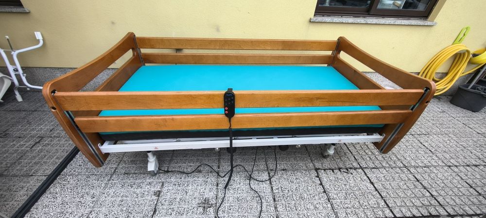 Cama articulada elétrica e elevatória hospitalar
