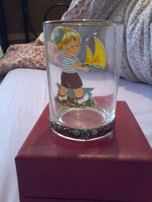 Copo batizado com base em prata