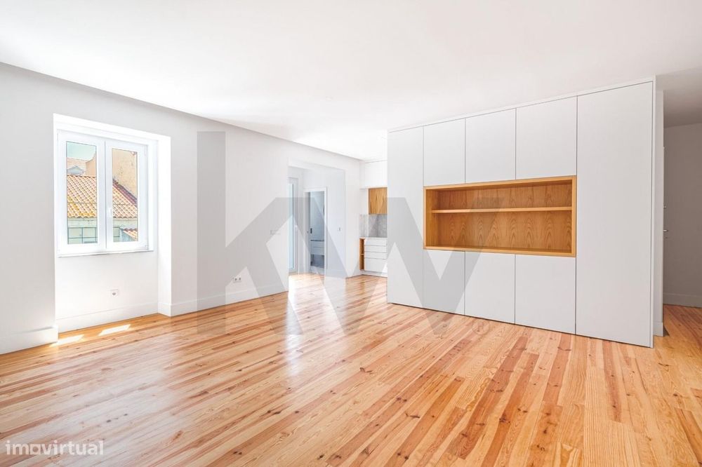 NOVO | T3 Duplex com 2 Terraços | Totalmente Remodelado | Graça | Rua