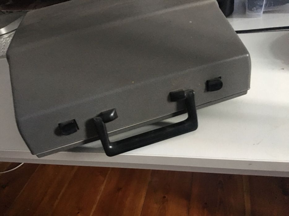 Máquina de escrever LOGIKA 3002