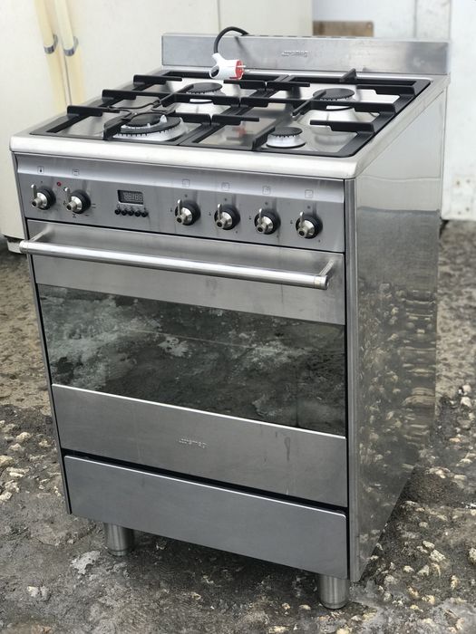 Газова плита Smeg 60см, в гарному стані, з електро духовкою