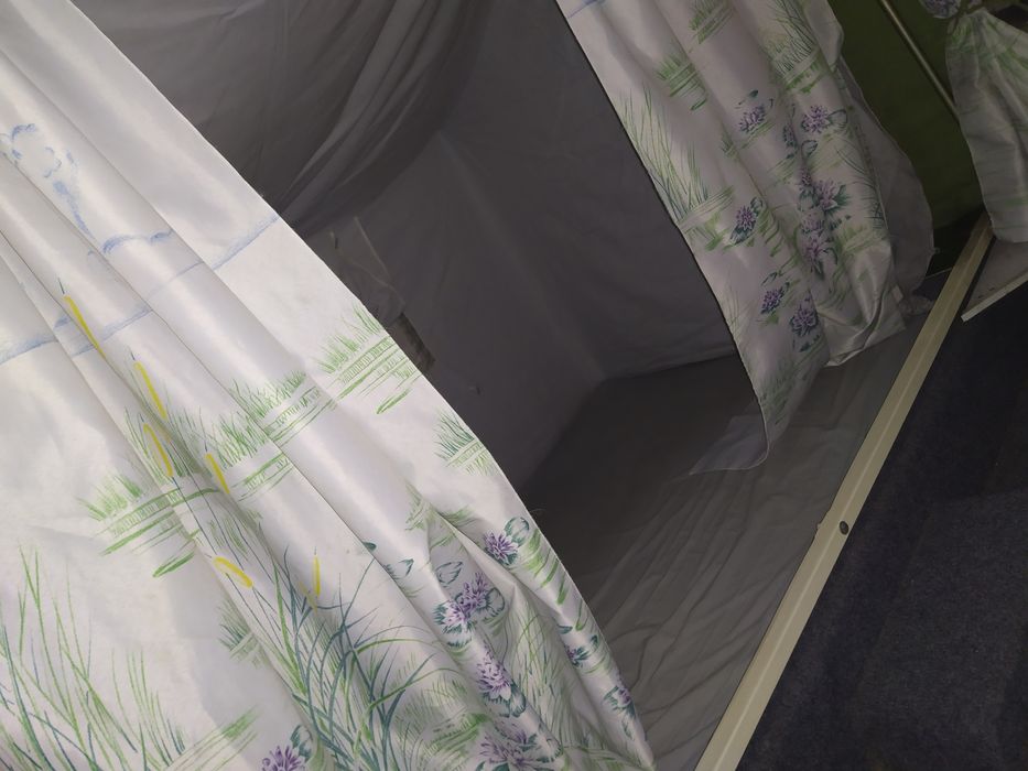 Atrelado tenda (Quarto + Sala) quase novo