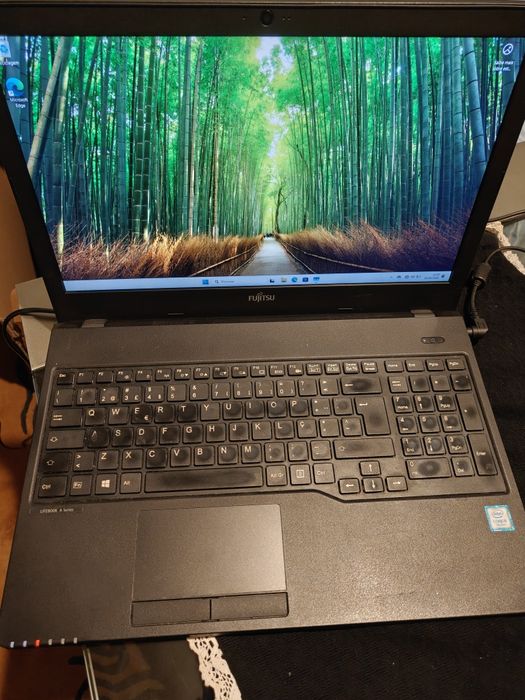 Portátil Fujitsu LifeBook A557 | i5-7200U | 8GB RAM | SSD 256GB | Windows 11 Pro