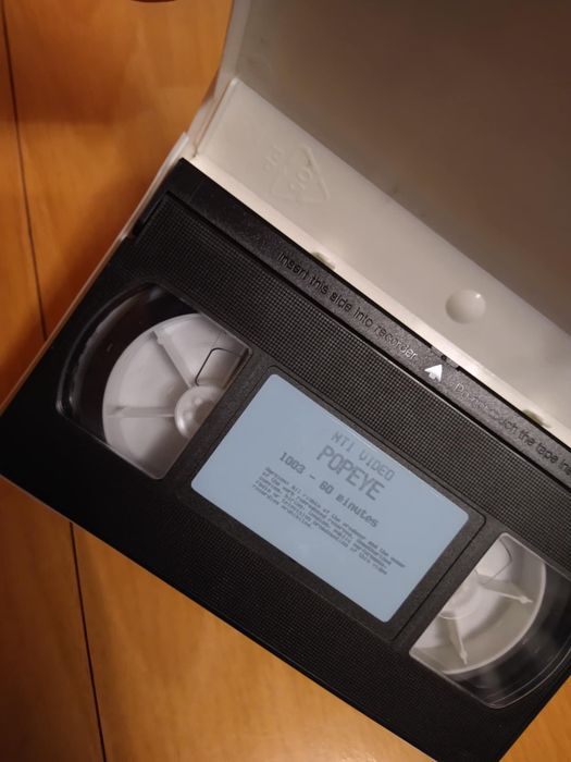 Komplet 9 kaset VHS Romans/Biograficzne/Animacja/Polskie
Lektor PL