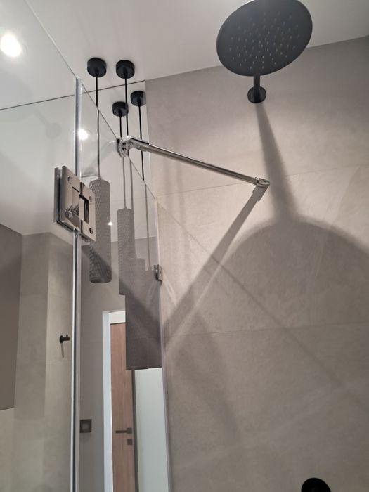 Стекланная шторка для ванной