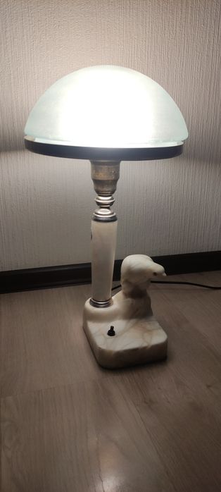 Продам настільну лампу