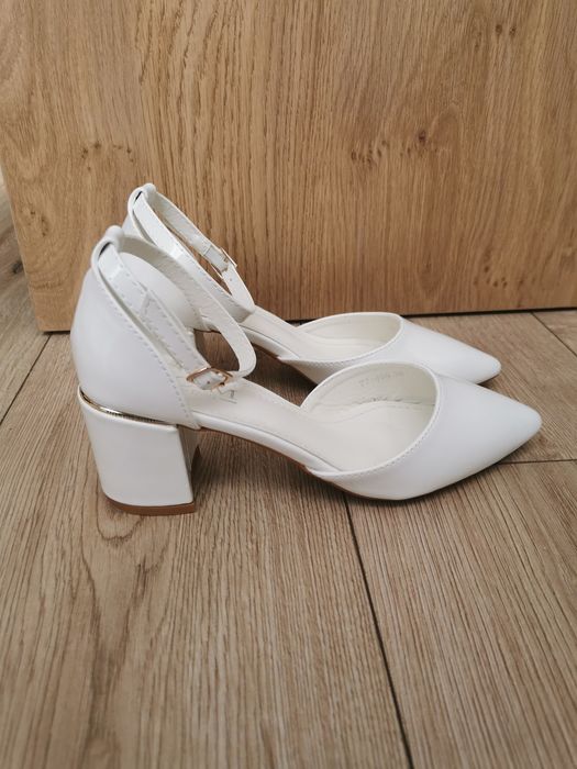 Buty ślubne na słupku lakierowane