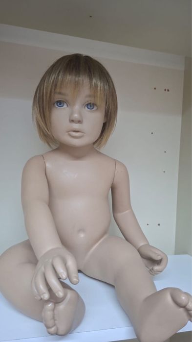 Manequim bebé 6–12 meses com cabelo