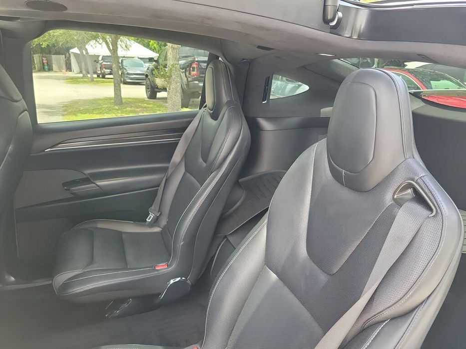 Tesla Model X      2022
