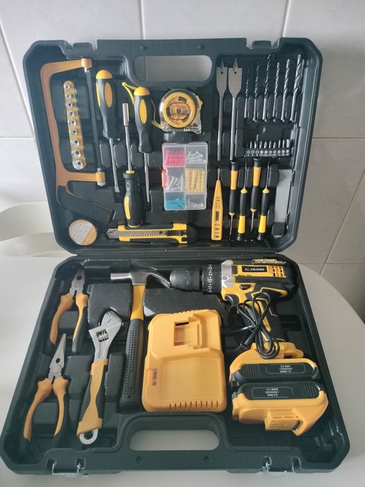 Mala de Ferramentas com aparafusadora e furadora com 2 baterias